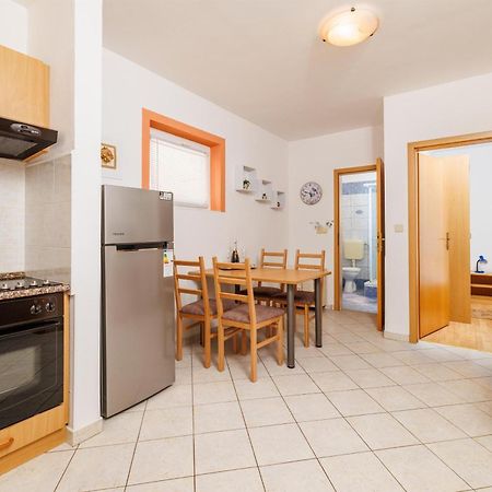 Apartment Julija Povile Bagian luar foto